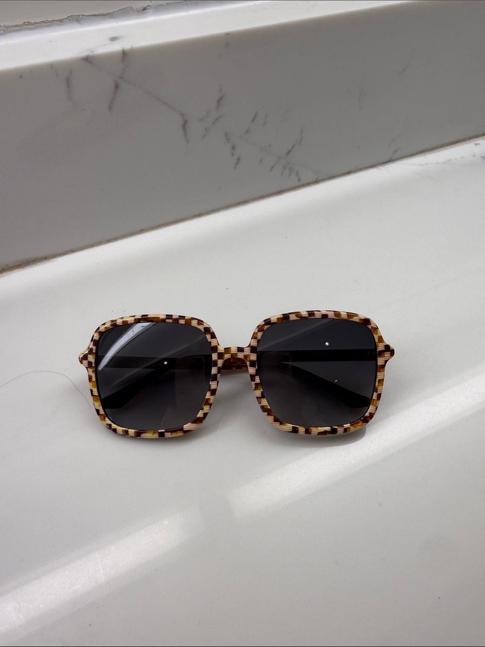 Krewe square women’s sunglasses. Cafe 24k pattern. NWOT